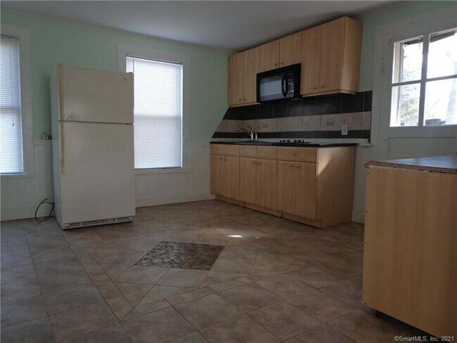 Kitchen now has netural paint - 22 Depot St