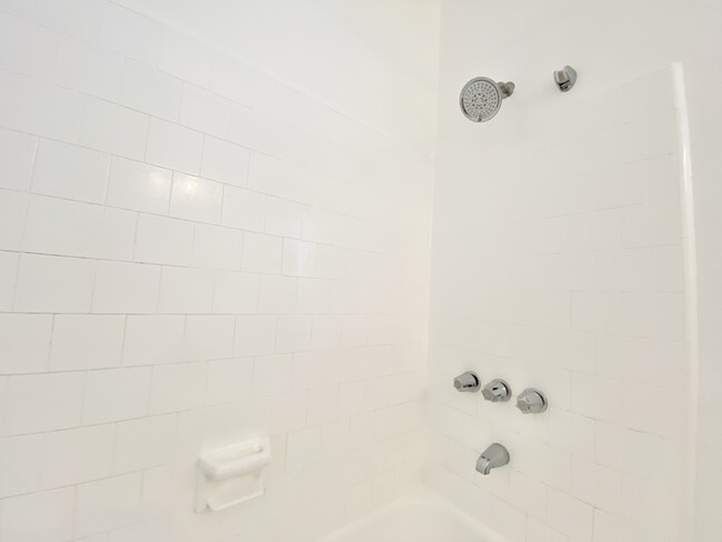 Building Photo - 415 N El Molino Ave