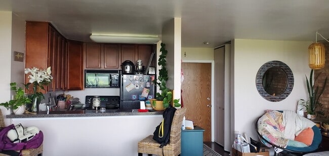 Building Photo - 5950 Oakwood Dr
