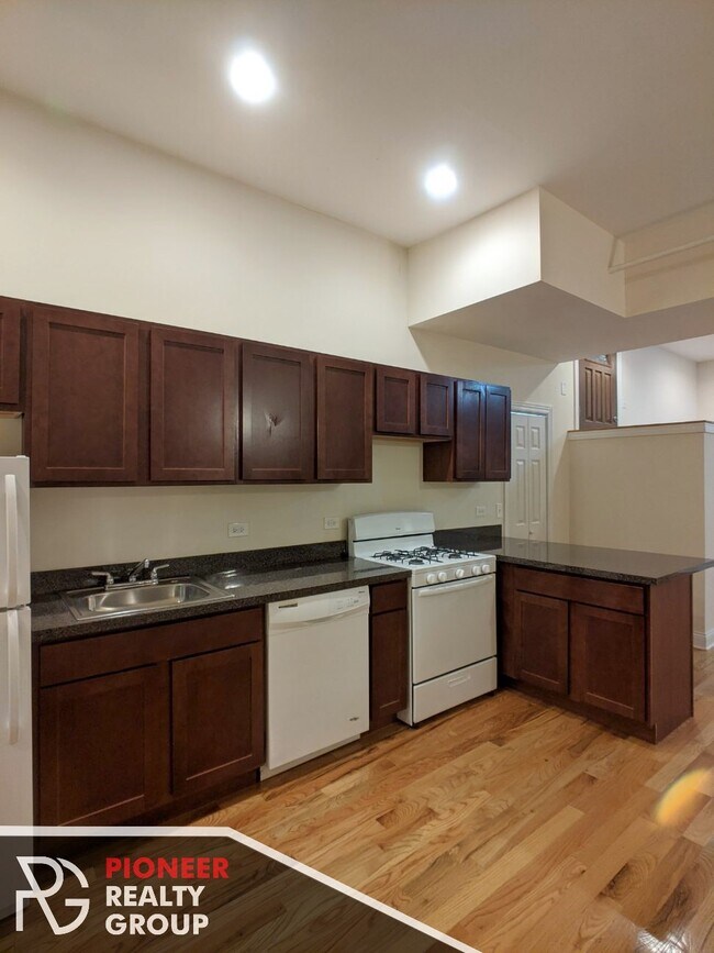 Foto del edificio - 3525 N Racine Ave