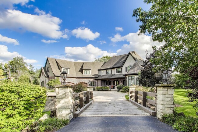 Building Photo - 23W711 Hobson Rd