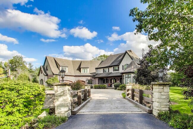 Foto del edificio - 23W711 Hobson Rd