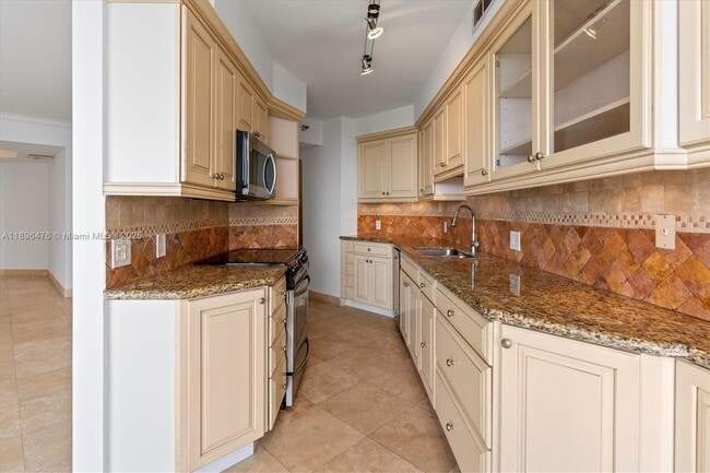 Foto del edificio - 3610 Yacht Club Dr