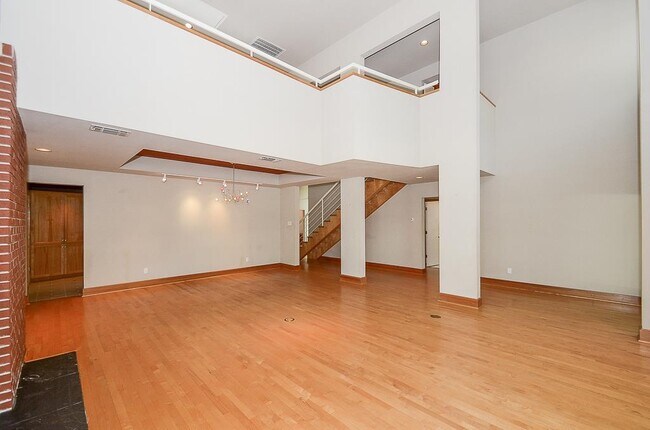 Foto del edificio - 4132 Dartmouth Ave