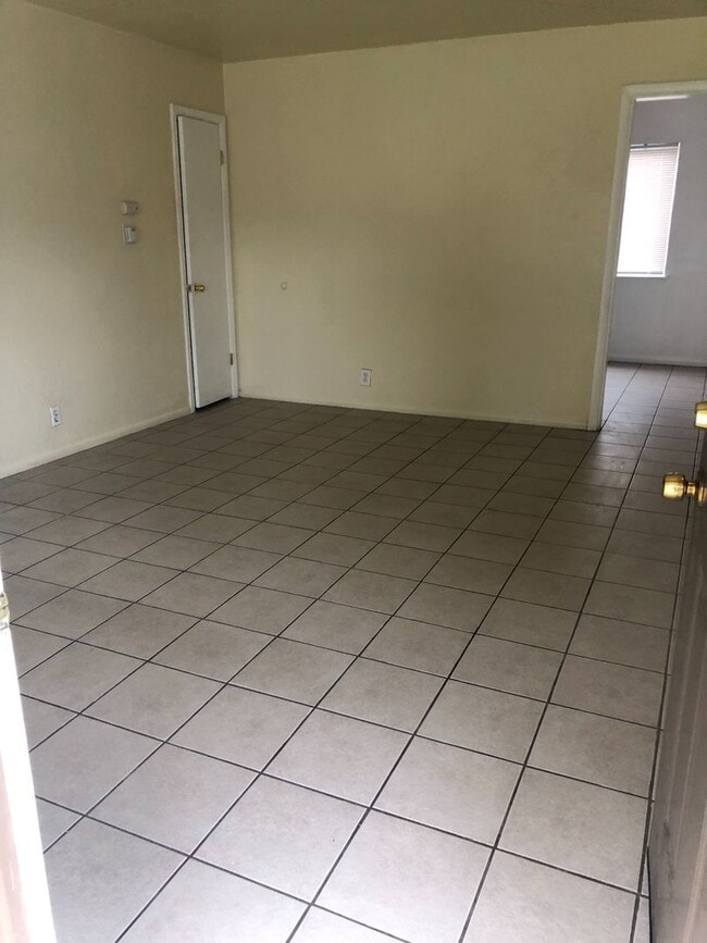 Foto del edificio - 842 Pomona Ave