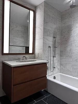 Building Photo - 100 Vandam St