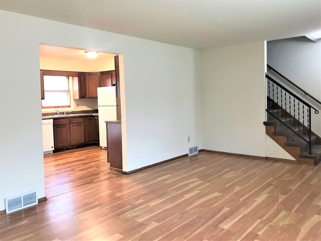 Building Photo - 2841 Coolidge St