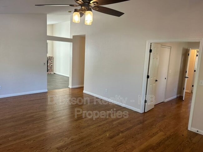 Foto del edificio - 6164 Greenbrook Dr