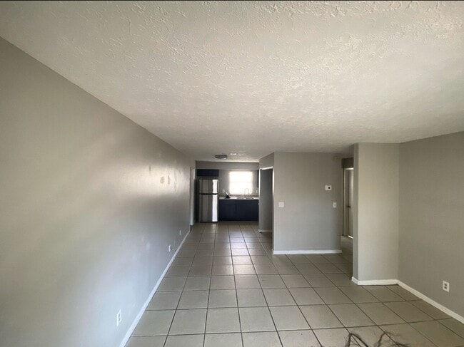 Building Photo - RENOVATED 2 Bedroom, 1 Bathroom Tampa Apar...