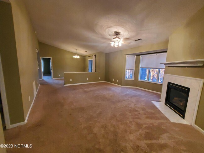 Foto del edificio - 3300 Mulberry Ln