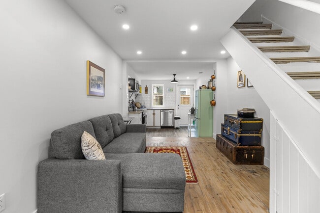 Building Photo - 55 Bannerman St