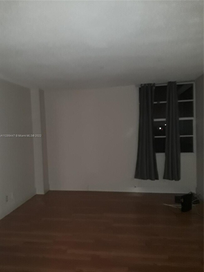 Foto del edificio - 3101 N Country Club Dr