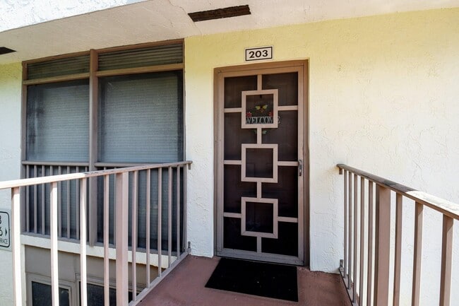 Building Photo - 6586 Southurst Terrace