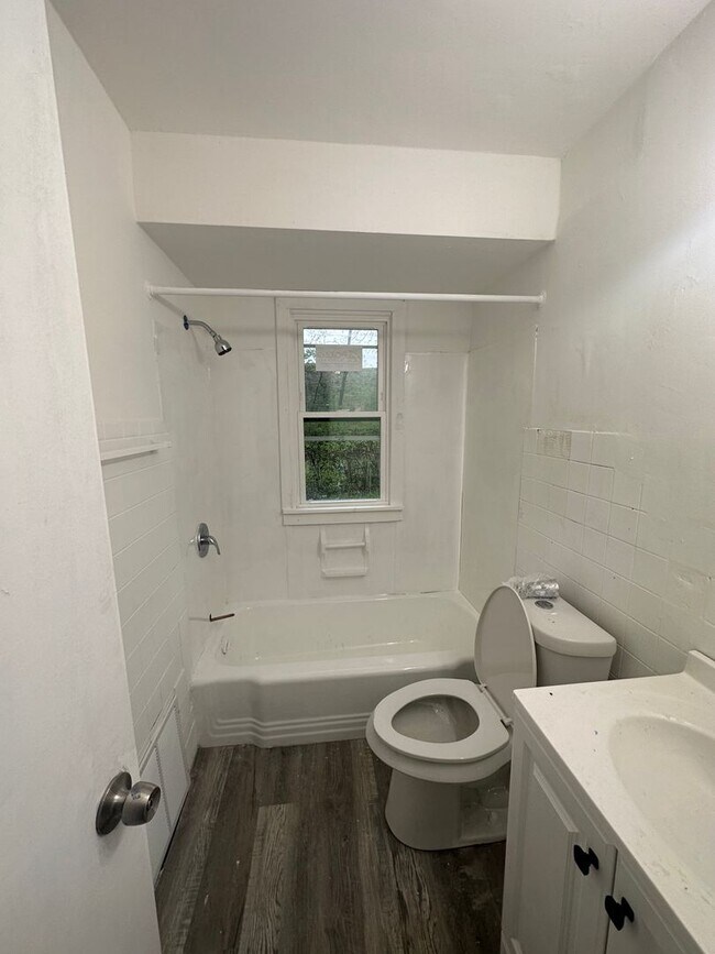 Building Photo - 4bd Single Garfield Section 8