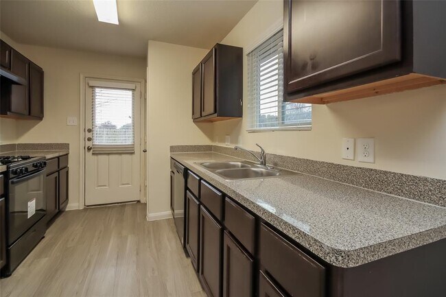 Foto del edificio - 2443 Gibbs Bend Ct