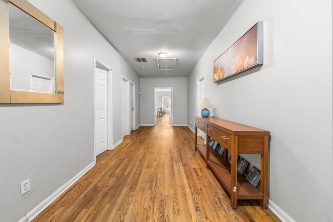 Foto del edificio - 1070 Mayson Turner Rd NW