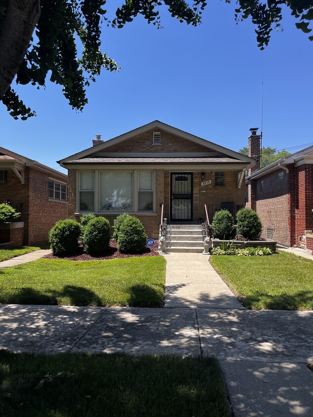 8838 S Yates Blvd, Chicago, IL 60617 House Rental in Chicago, IL