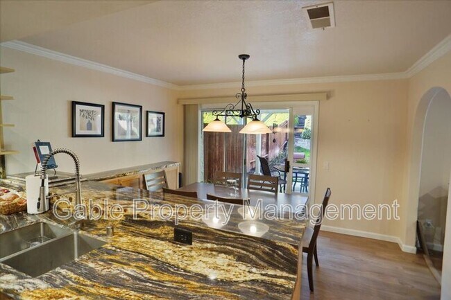 Building Photo - 15845 Rosehaven Ln