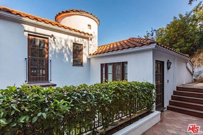 Foto del edificio - 1467 N Kings Rd