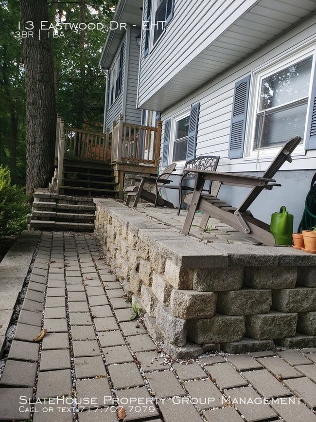 Foto del edificio - 13 Eastwood Dr