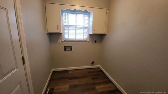 Foto del edificio - 303 W 23rd St