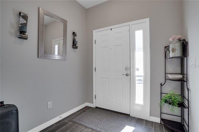 Building Photo - 2915 Grand Kemerton Pl