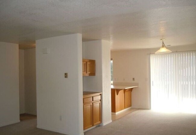 Building Photo - 801 Blueberry Ln