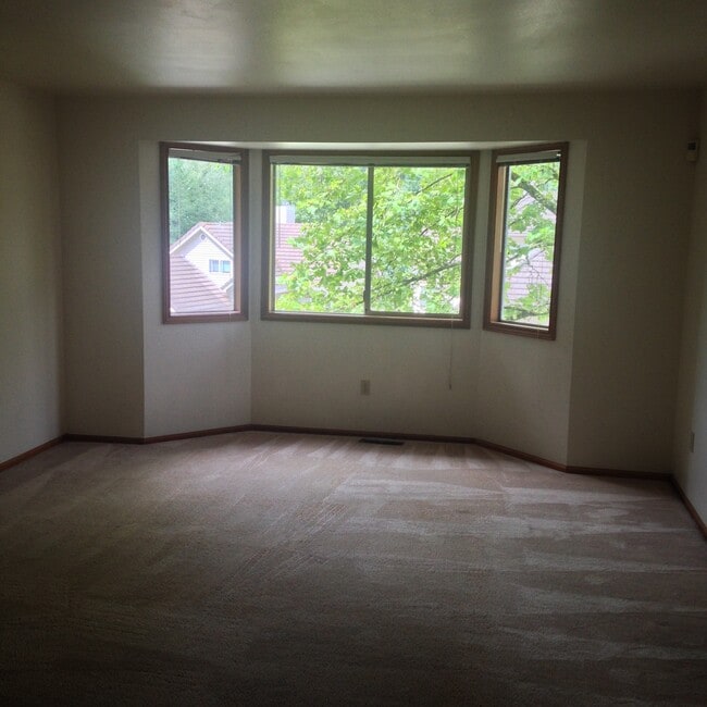 Building Photo - Great House in Redmond near Microsoft camp...