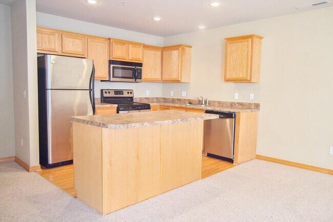 Building Photo - 2829 W Hillshire Dr