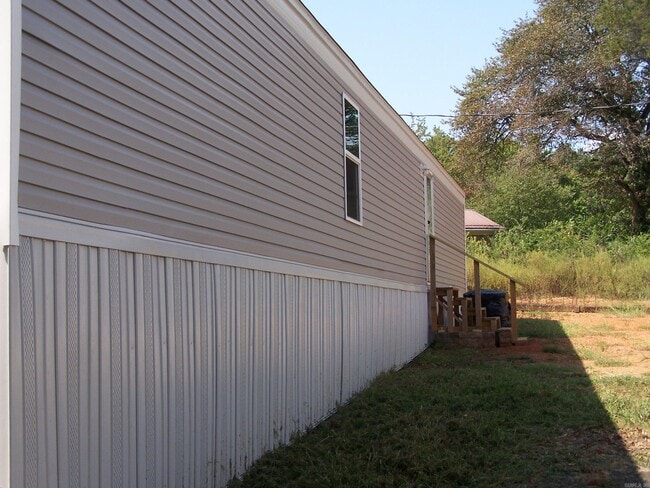 Building Photo - 148 Pine St