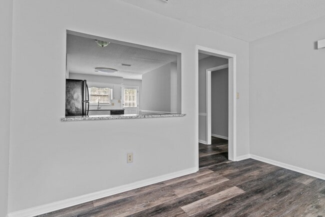 Building Photo - 8 N Sussex Dr