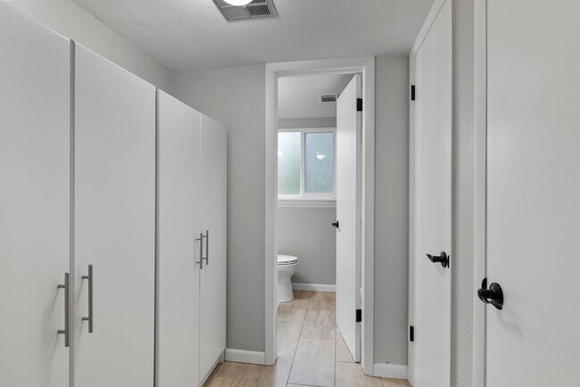 Foto del edificio - Students Welcome! Spacious 5 Bedroom Home in West Fort Collins