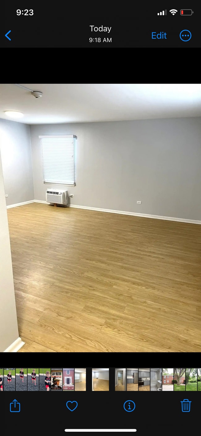 Living room - 4713 Elm St