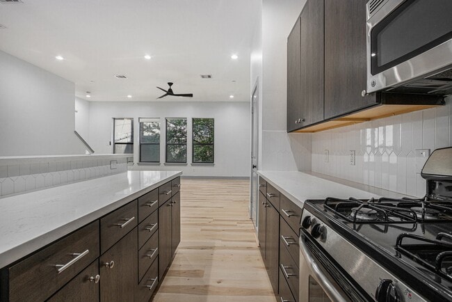 Foto del edificio - 2422 Navigation Blvd