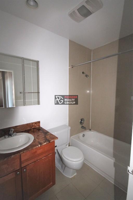 Building Photo - 1 bedroom in CHICAGO IL 60640