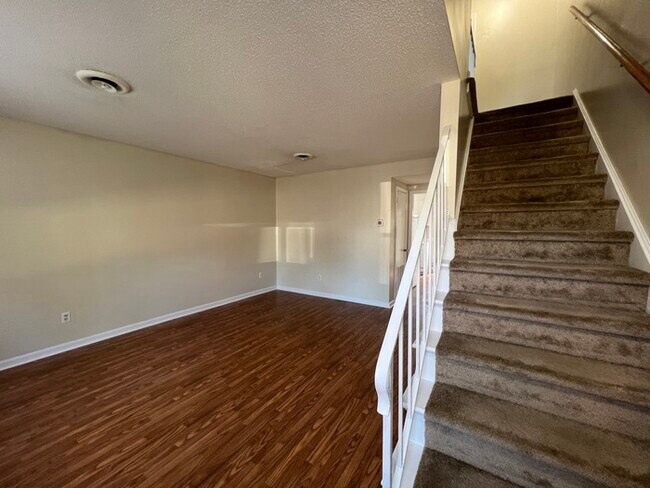 Foto del edificio - 305 Rountree St W