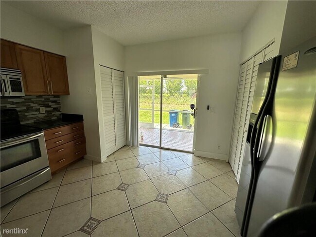 Foto del edificio - 2 br, 2.5 bath House - 16681 Hemingway Dr