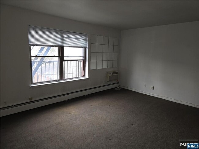 Building Photo - 275 Hoym St