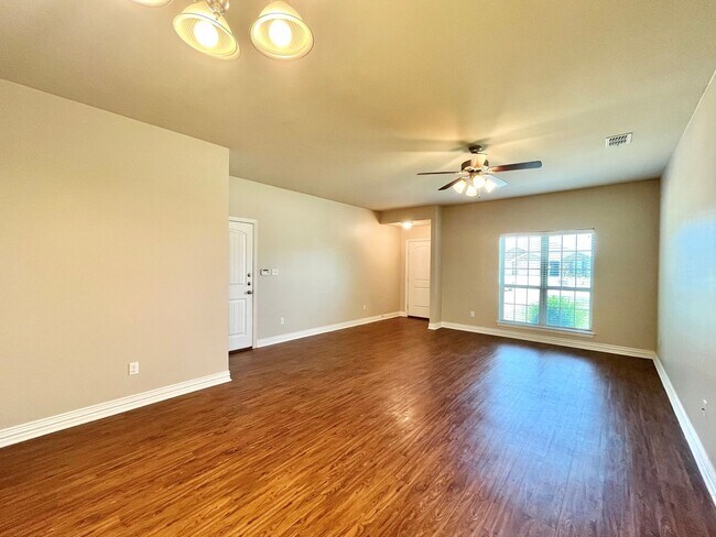 Building Photo - 313 Princess Place