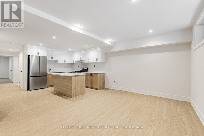 Building Photo - 124 Kenwood Ave