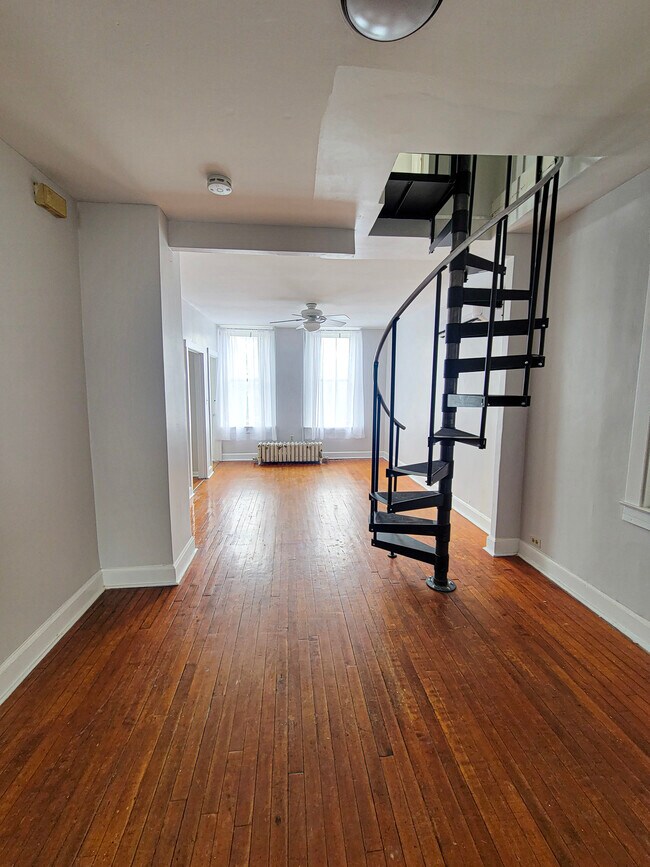 Building Photo - 3240 S Hoyne Ave