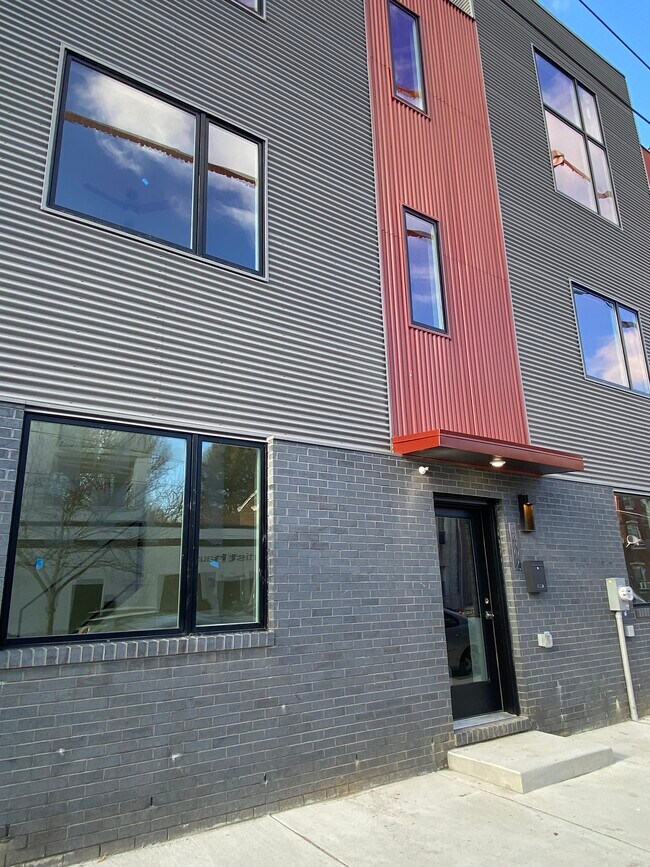 Building Photo - 3406 Conrad St