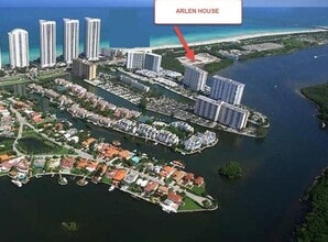 Building Photo - 300 Bayview Dr