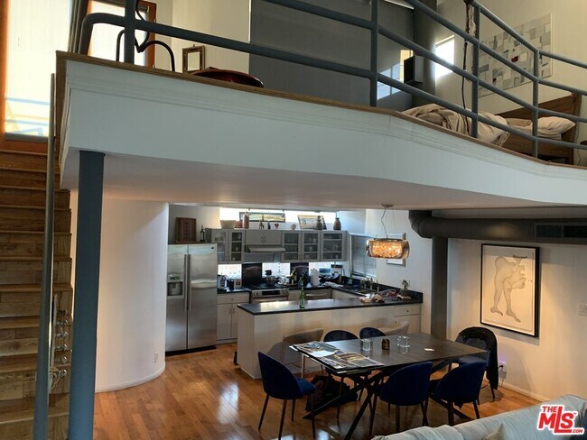 Foto del edificio - 1015 Marine St