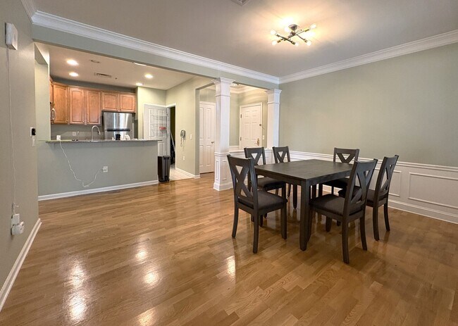 Foto del edificio - Spacious and Stylish 2 bedroom, 2 bath condo is desirable Coachman's Ridge complex