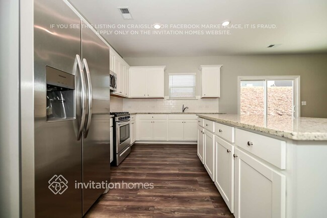Building Photo - 800 Gelderland Dr