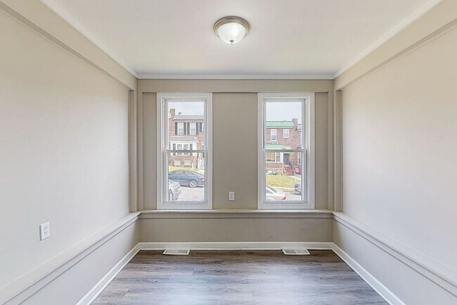 Foto del edificio - Fully Renovated & Fenced Backyard!