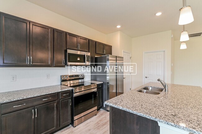 Building Photo - 913 Jacaranda Pkwy E