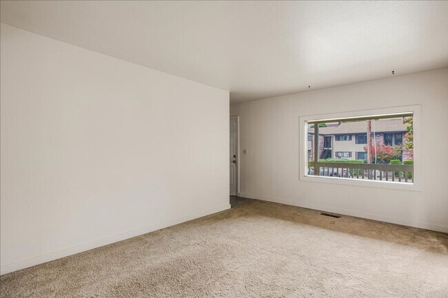 Building Photo - Great SE Portland Location! 2 bdrm/1 bath ...