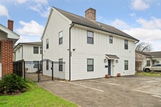 Building Photo - 2212 Rosewood St